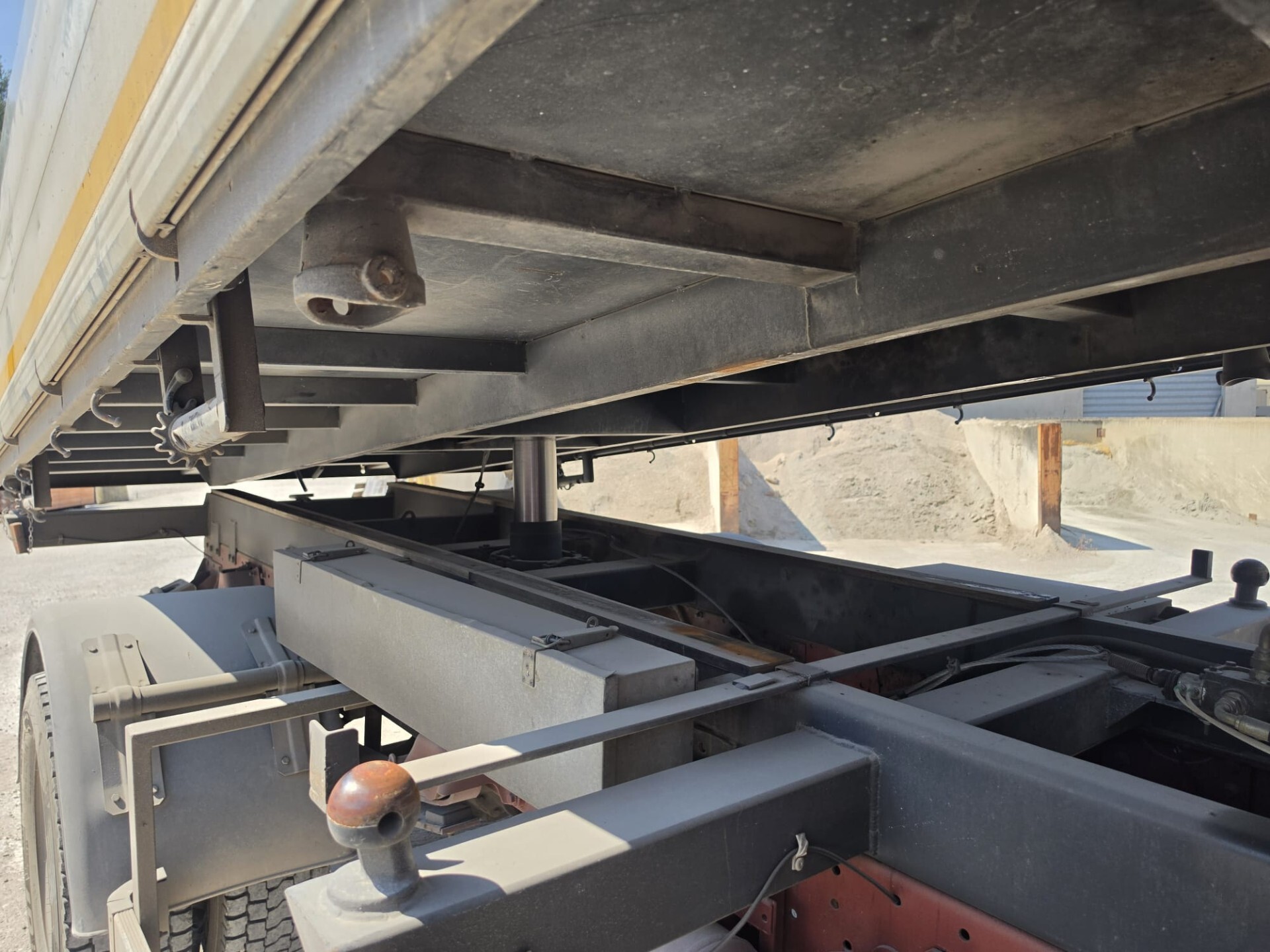 
								IVECO 120 E 15 CAMION CON GRU E RIBALTABILE completo									