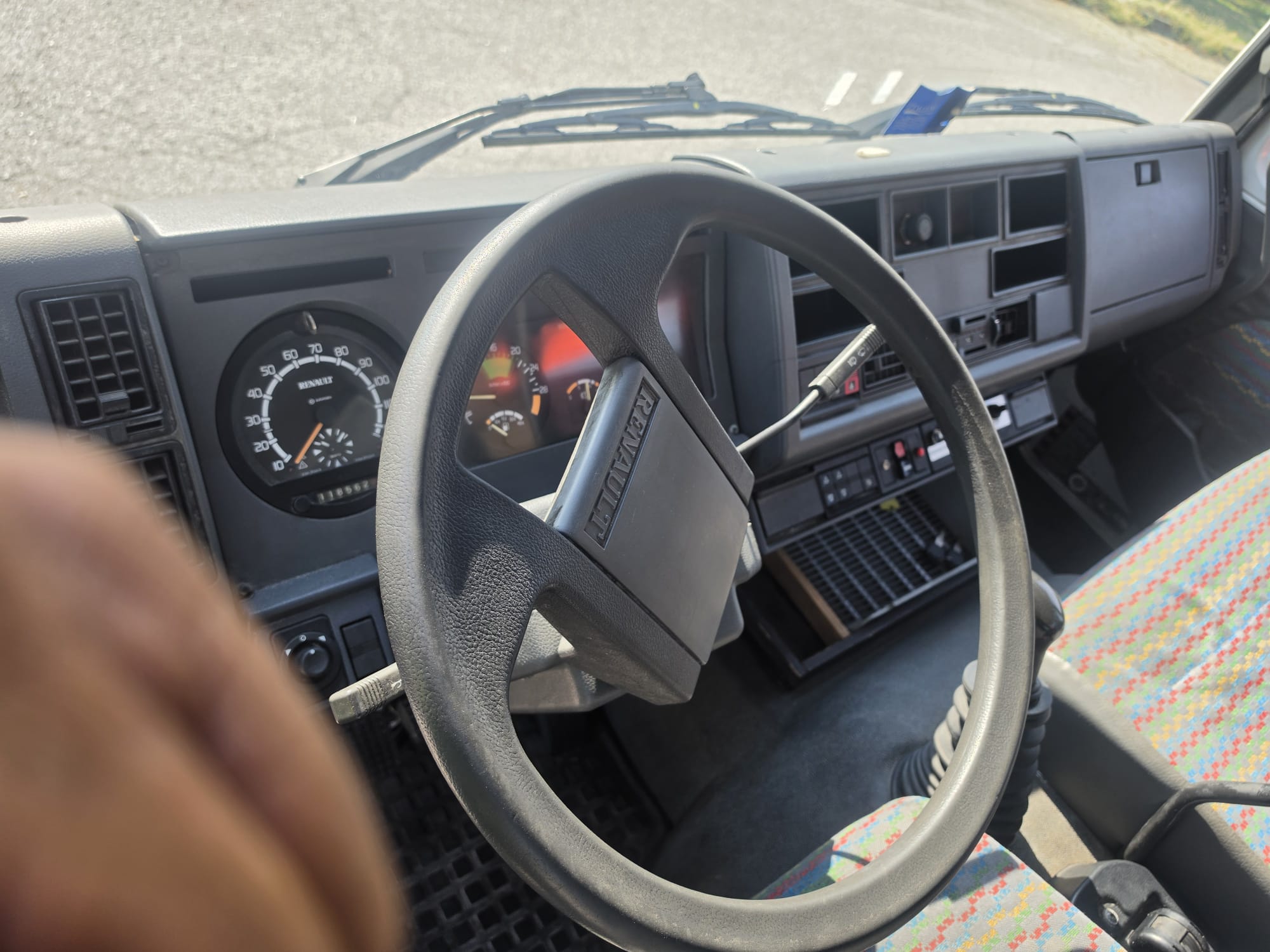
								CISTERNA MOTRICE PER CARBURANTE completo									