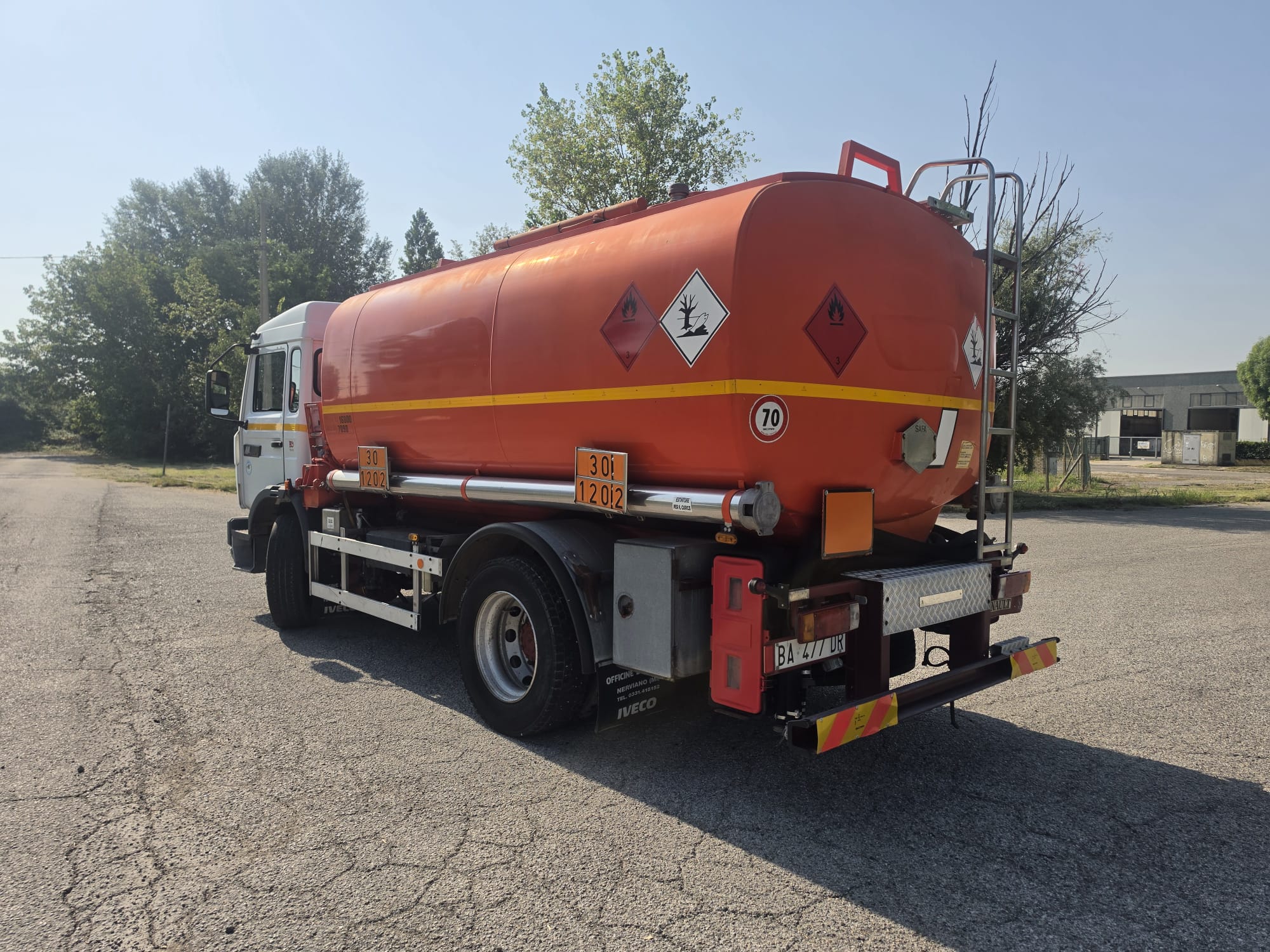 
								CISTERNA MOTRICE PER CARBURANTE completo									
