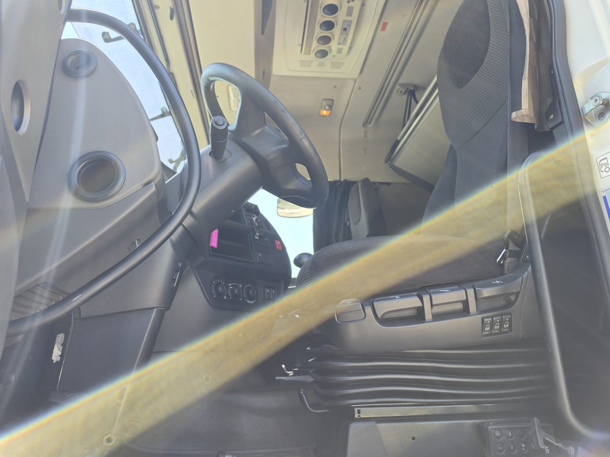 
								TRATTORE STRADALE DAF 460 completo									