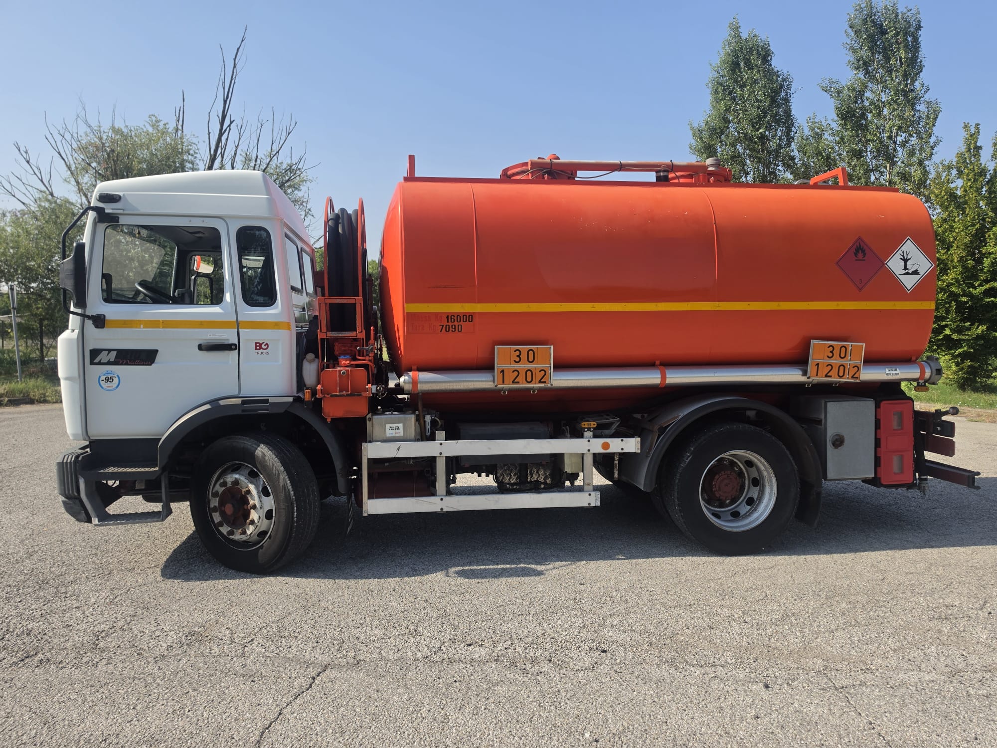 
								CISTERNA MOTRICE PER CARBURANTE completo									