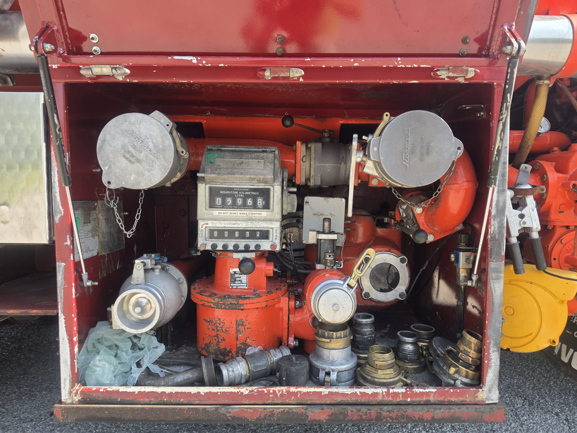 
								CISTERNA MOTRICE PER CARBURANTE completo									