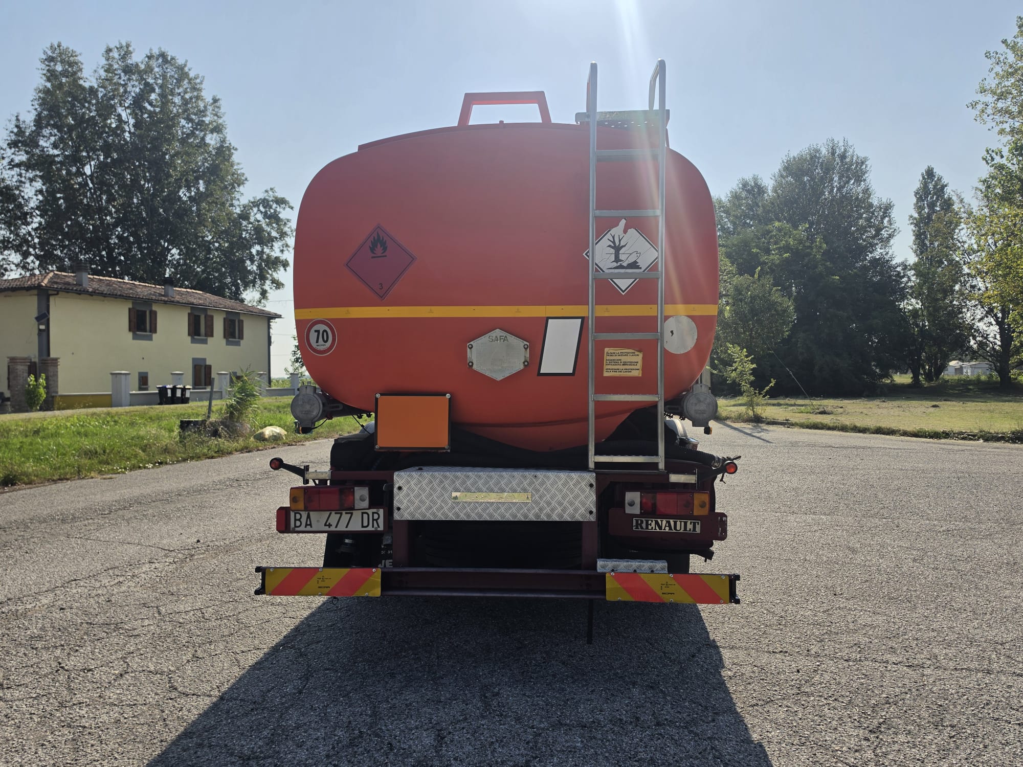 
								CISTERNA MOTRICE PER CARBURANTE completo									