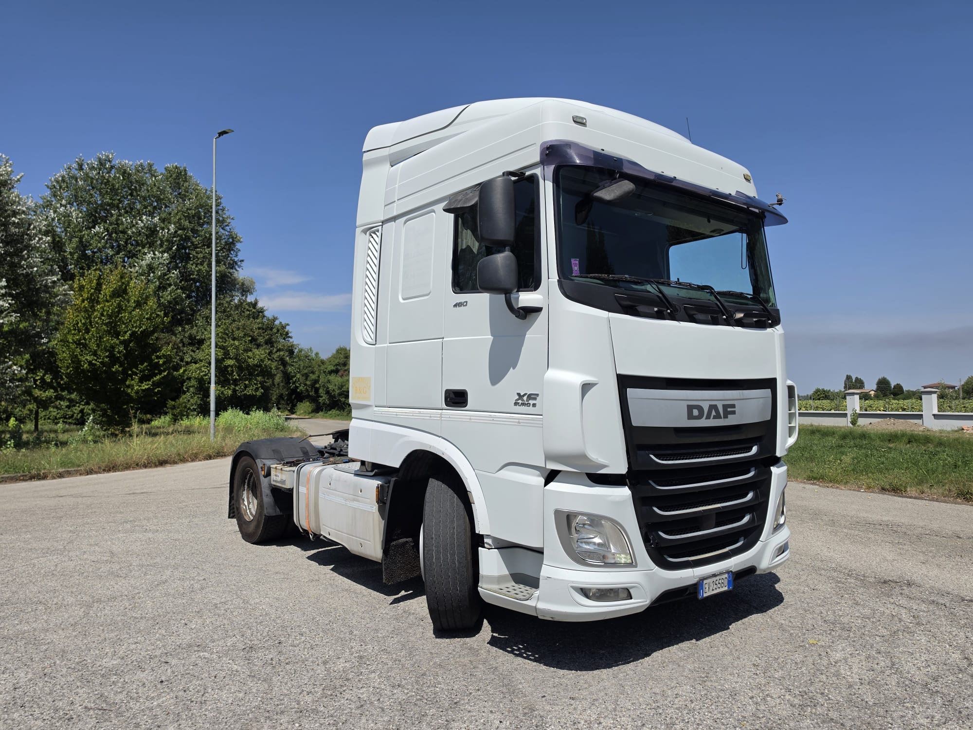 
								TRATTORE STRADALE DAF 460 completo									