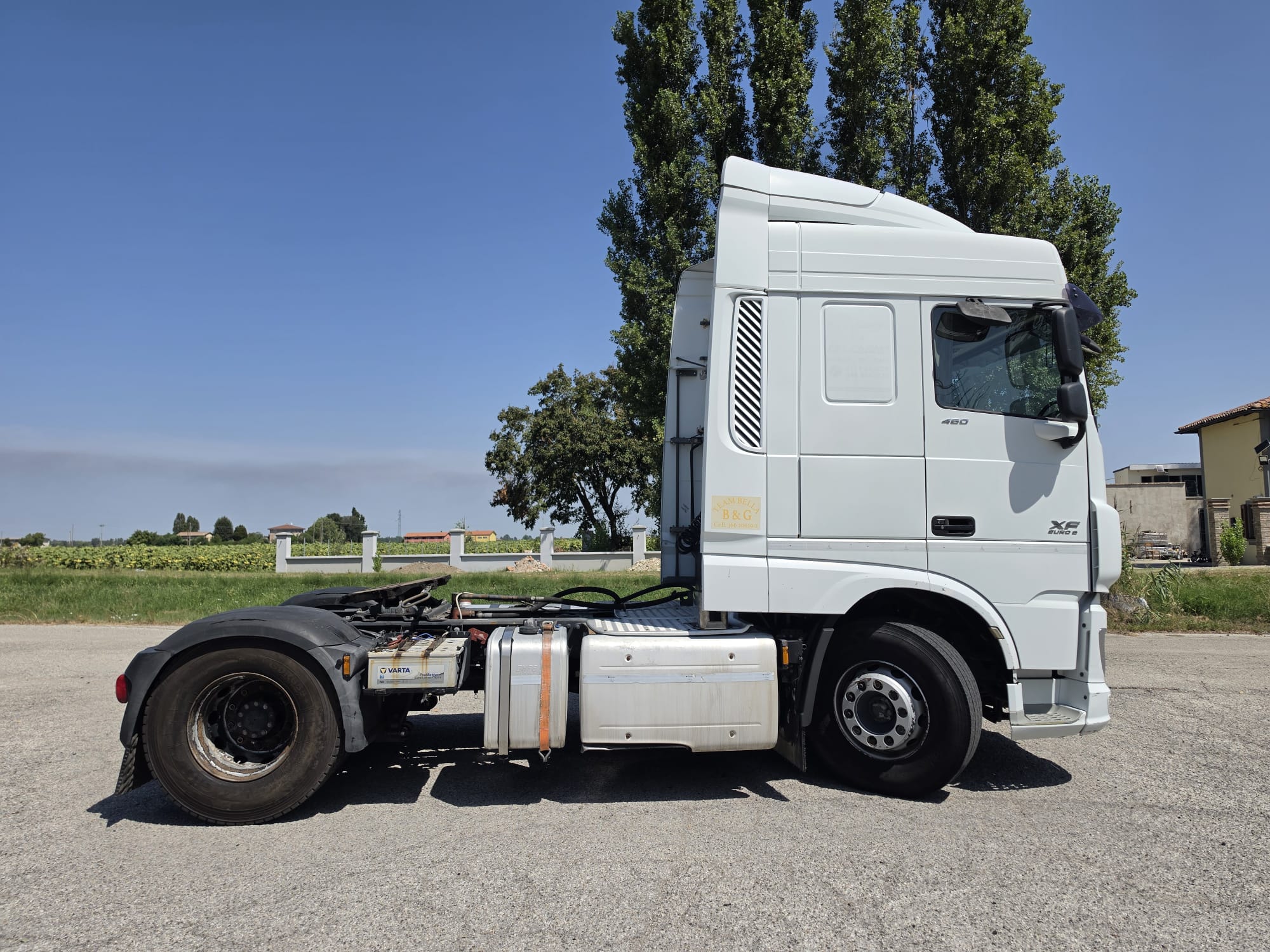 
								TRATTORE STRADALE DAF 460 completo									