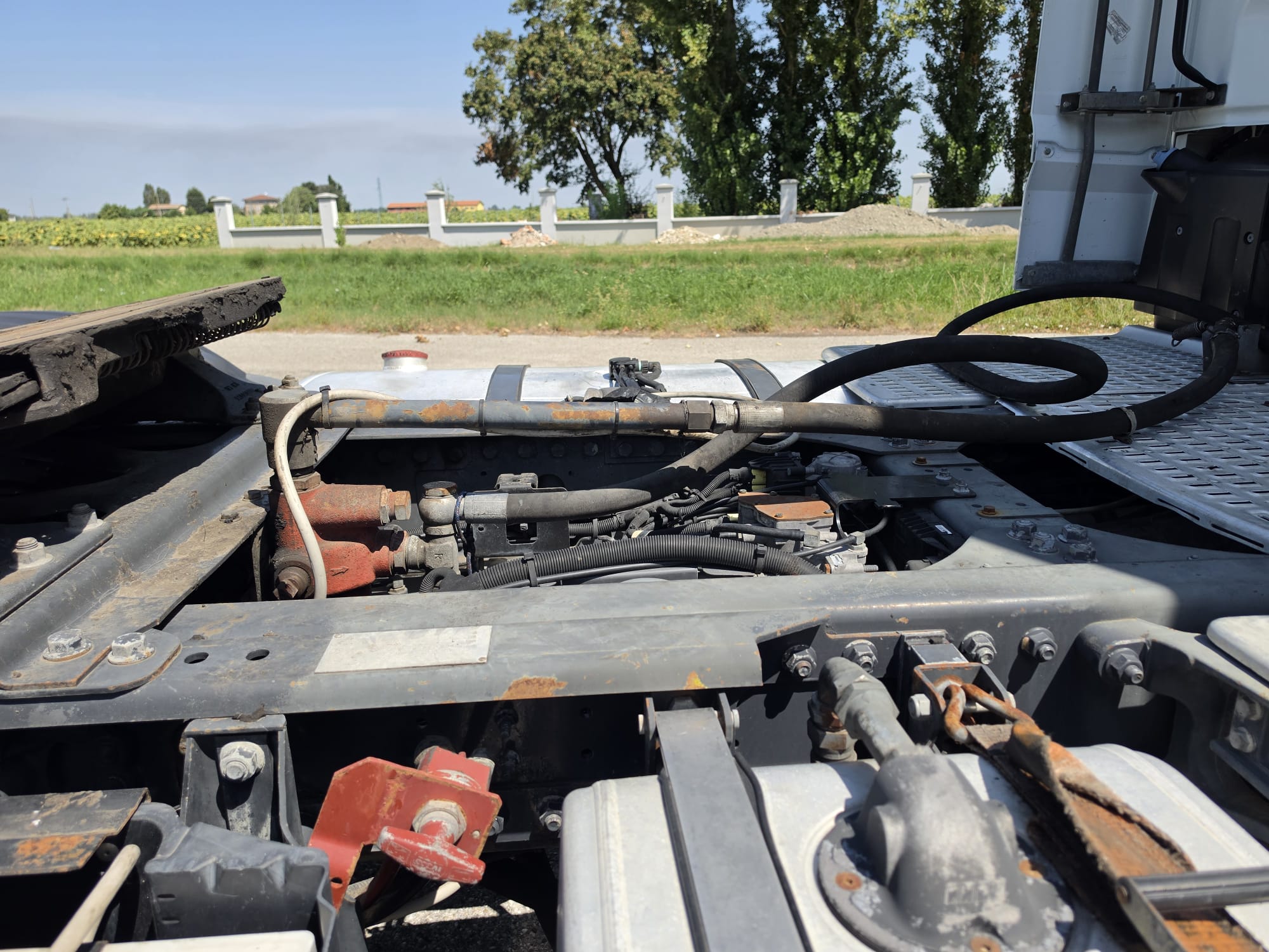 
								TRATTORE STRADALE DAF 460 completo									
