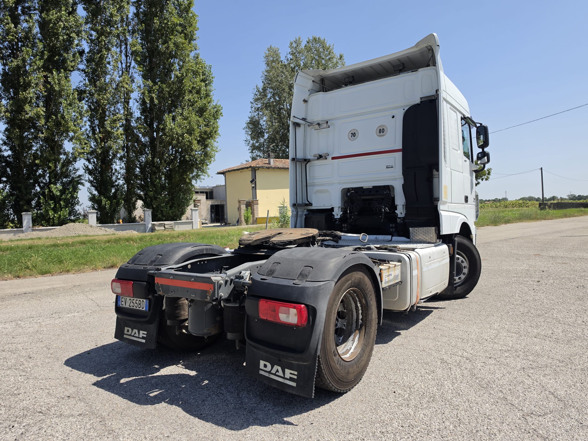 
								TRATTORE STRADALE DAF 460 completo									