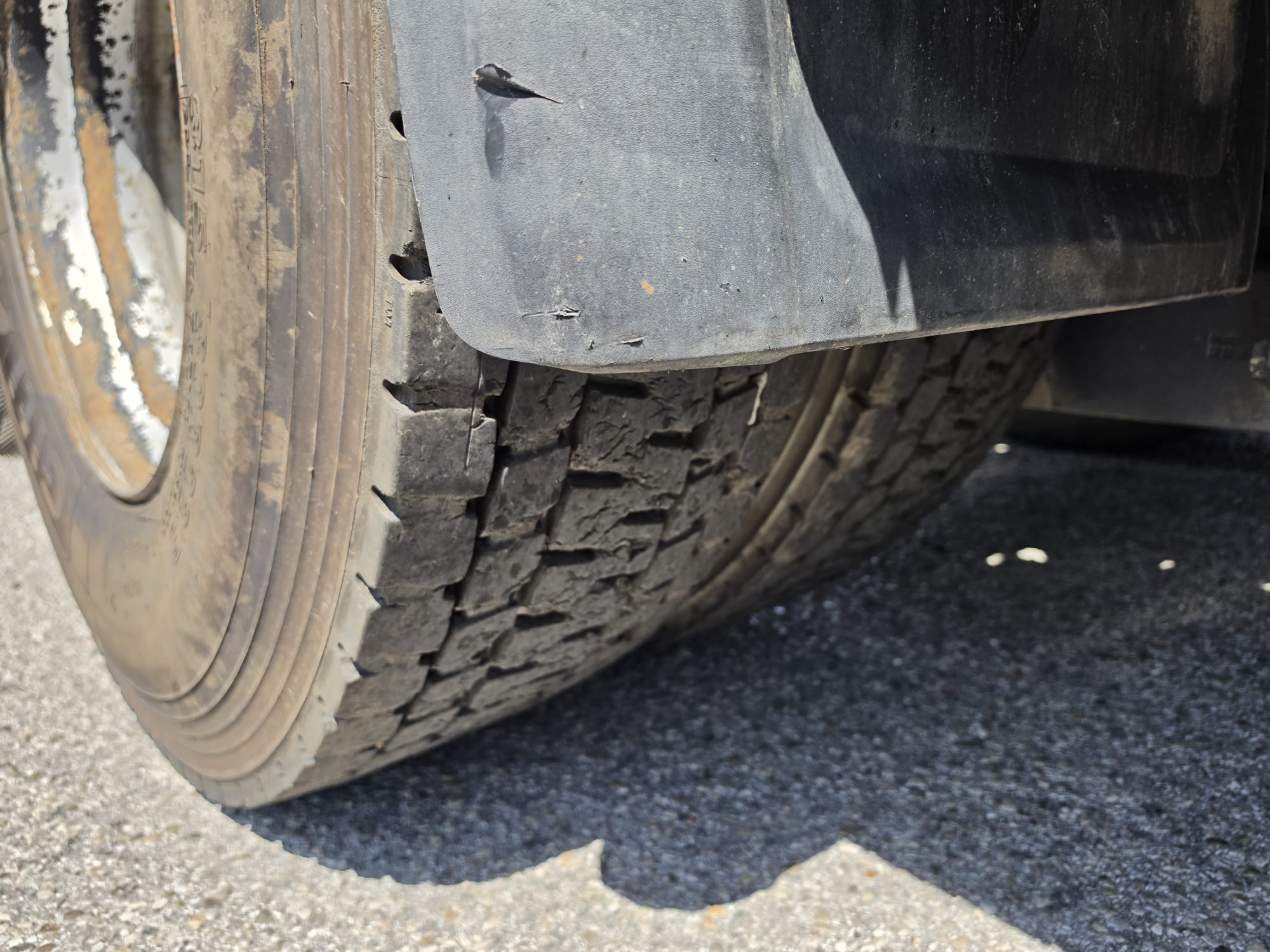 
								TRATTORE STRADALE DAF 460 completo									