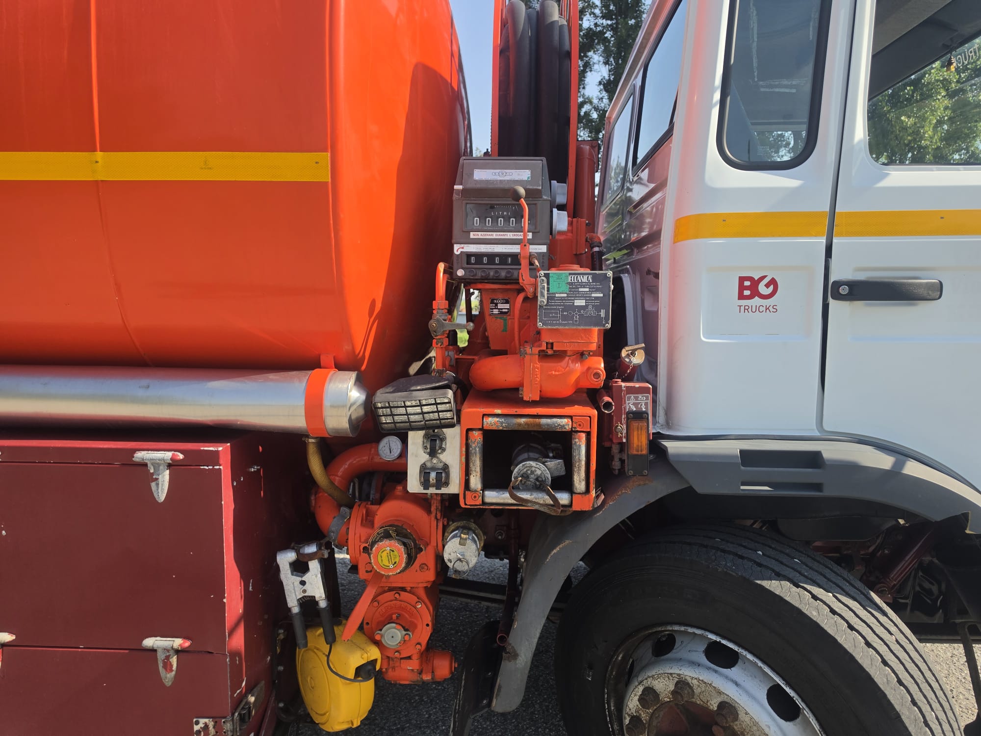 
								CISTERNA MOTRICE PER CARBURANTE completo									