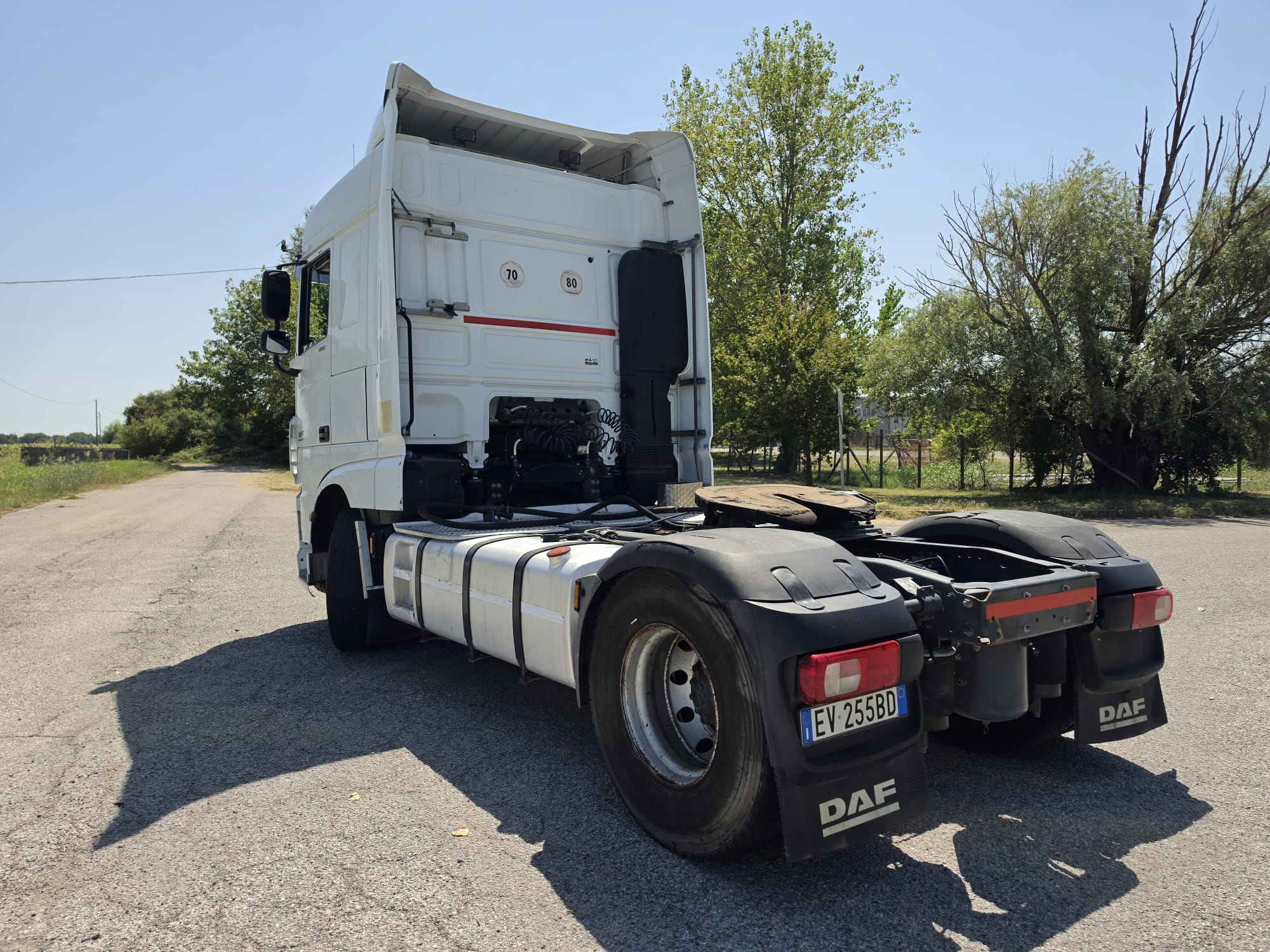 
								TRATTORE STRADALE DAF 460 completo									