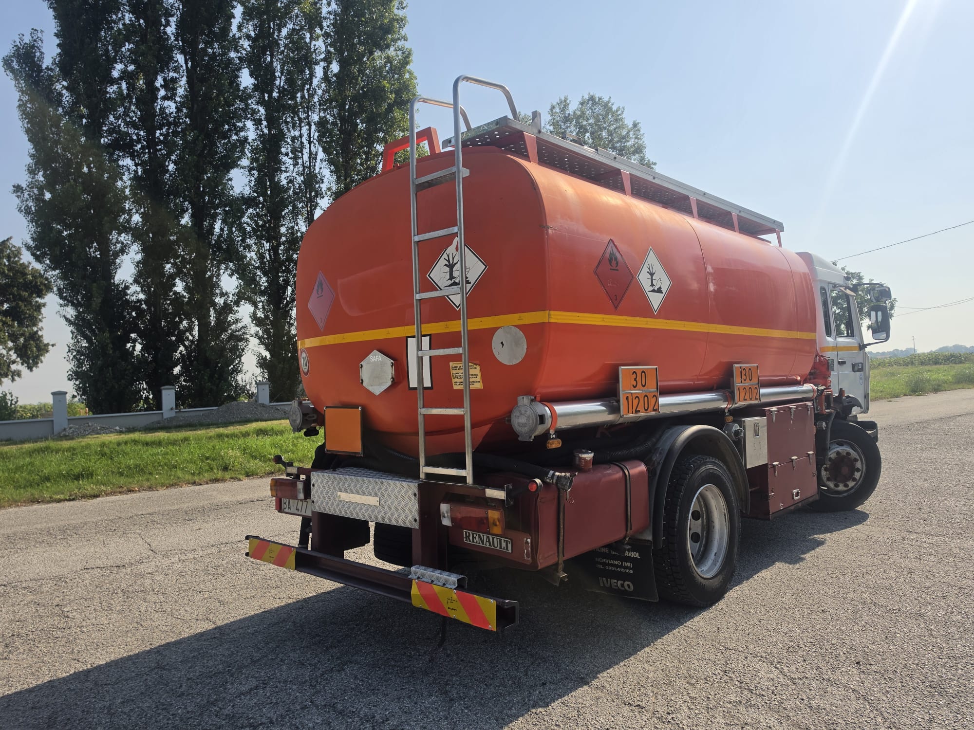 
								CISTERNA MOTRICE PER CARBURANTE completo									
