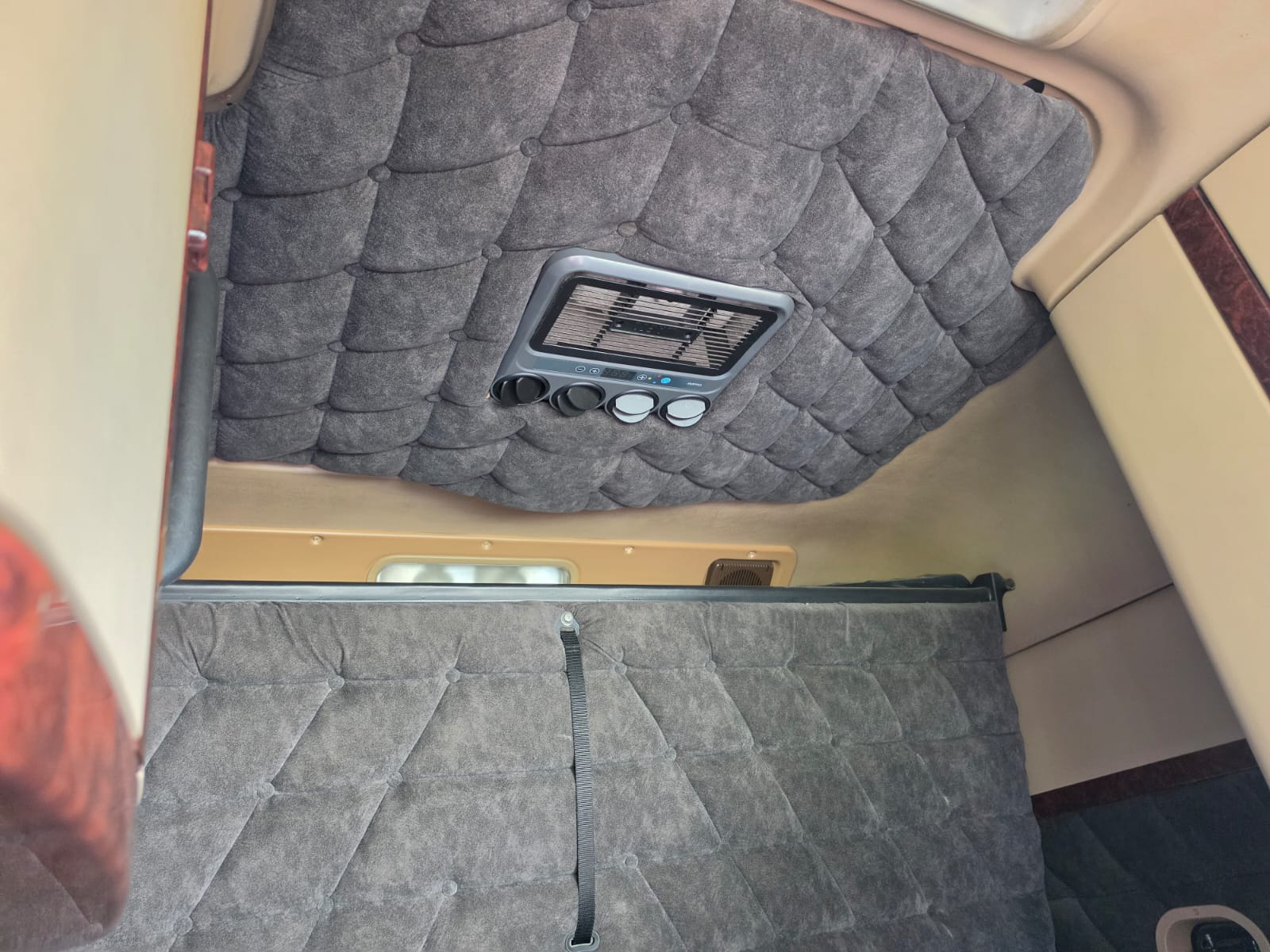 
								TRATTORE STRADALE FREIGHTLINER CORONADO completo									