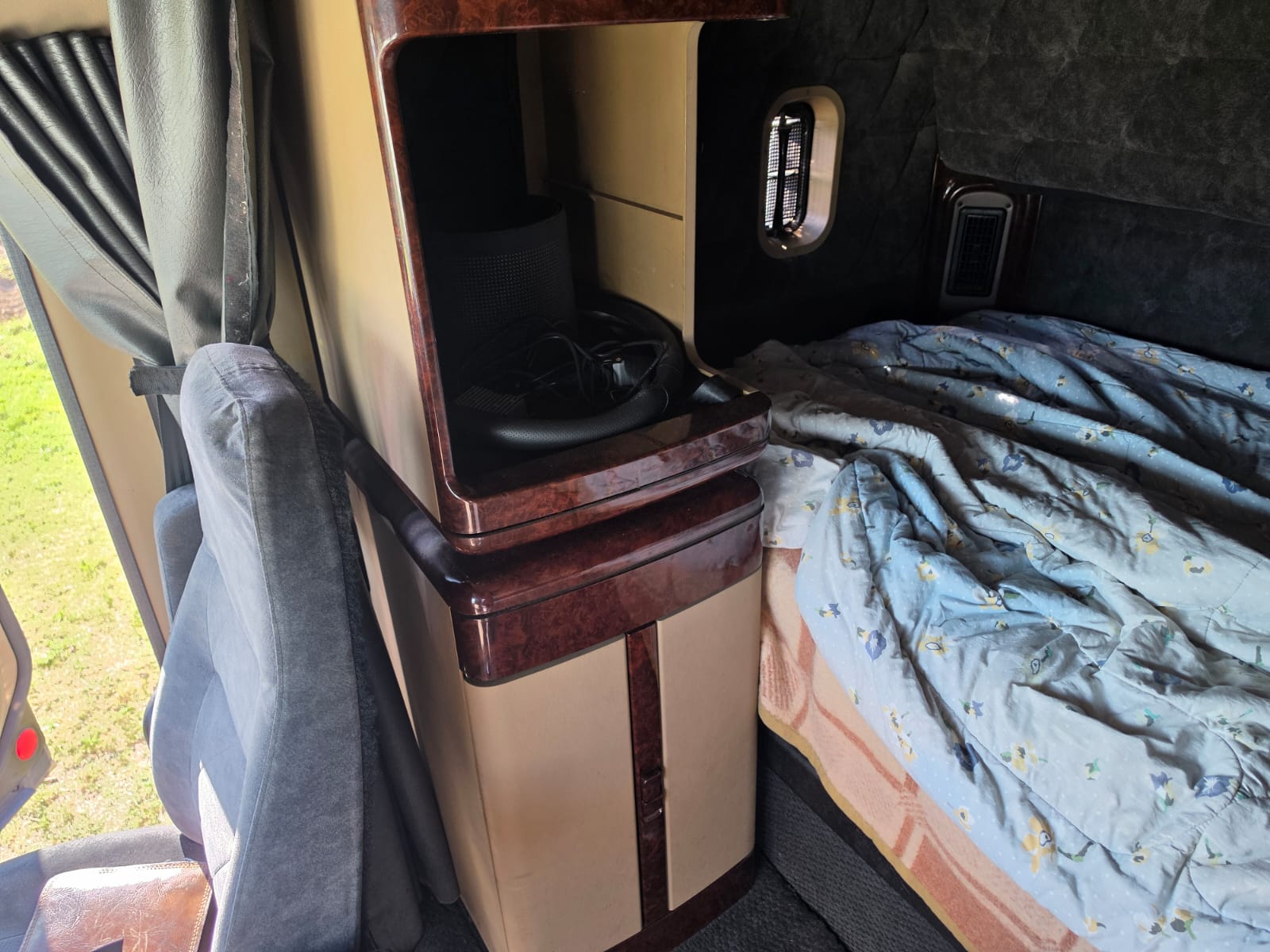 
								TRATTORE STRADALE FREIGHTLINER CORONADO completo									