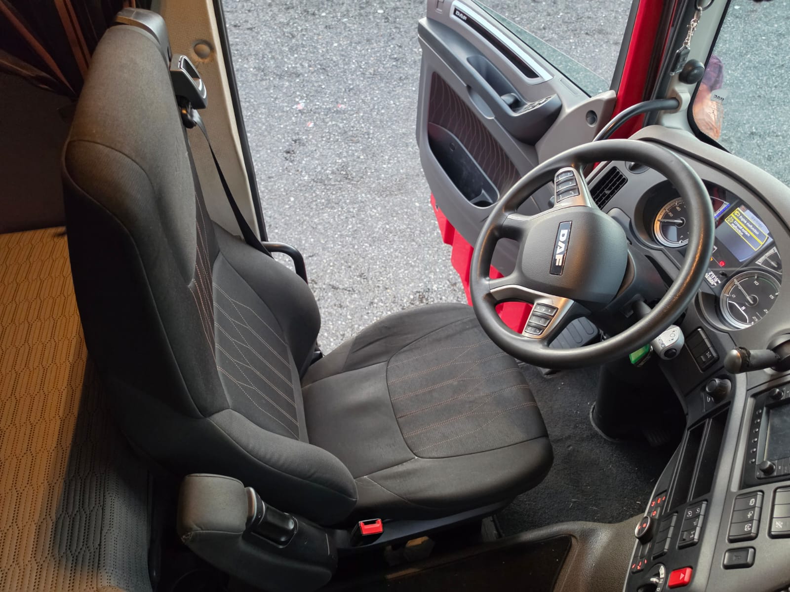 
								TRATTORE STRADALE DAF completo									