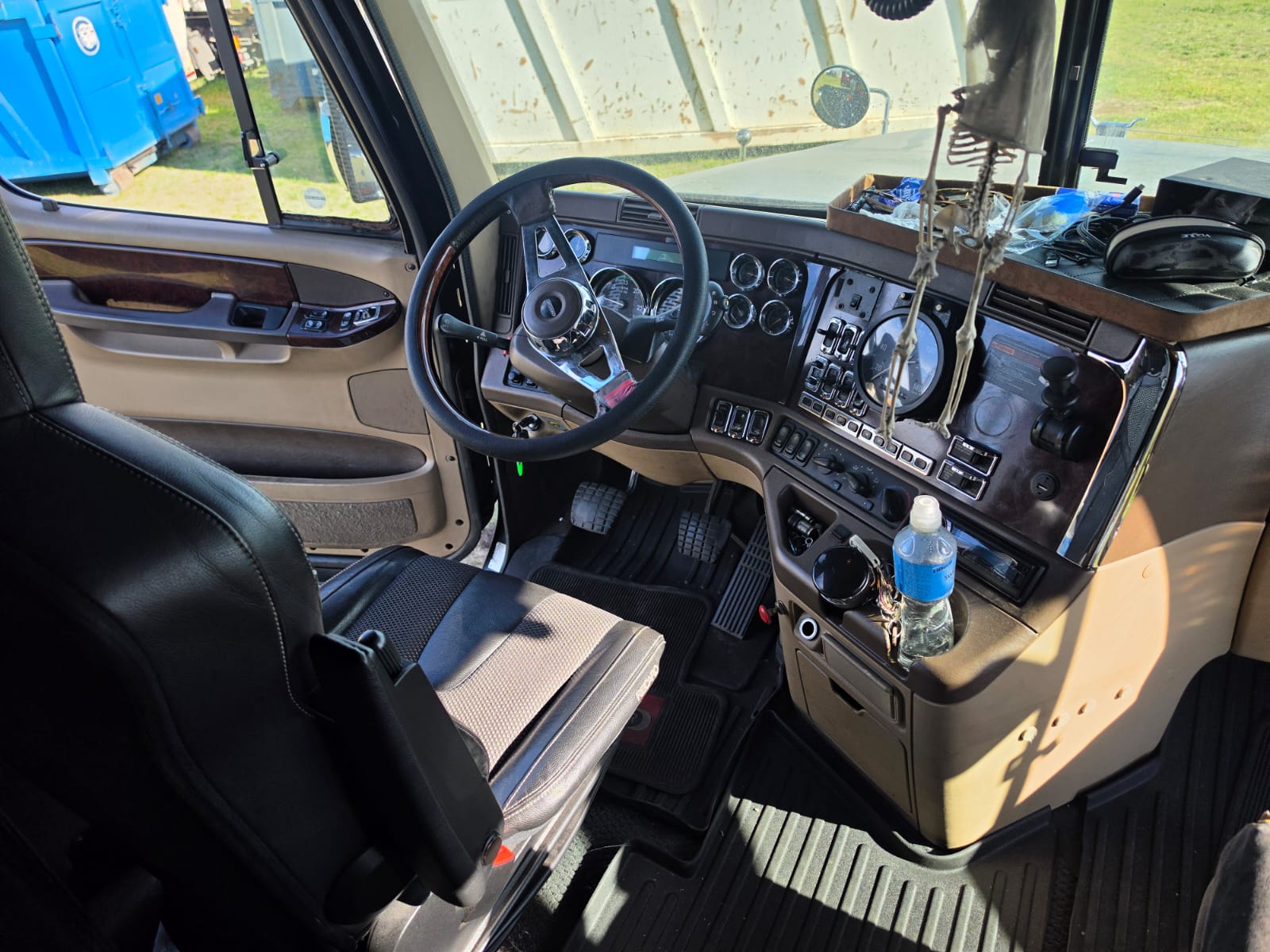 
								TRATTORE STRADALE FREIGHTLINER CORONADO completo									