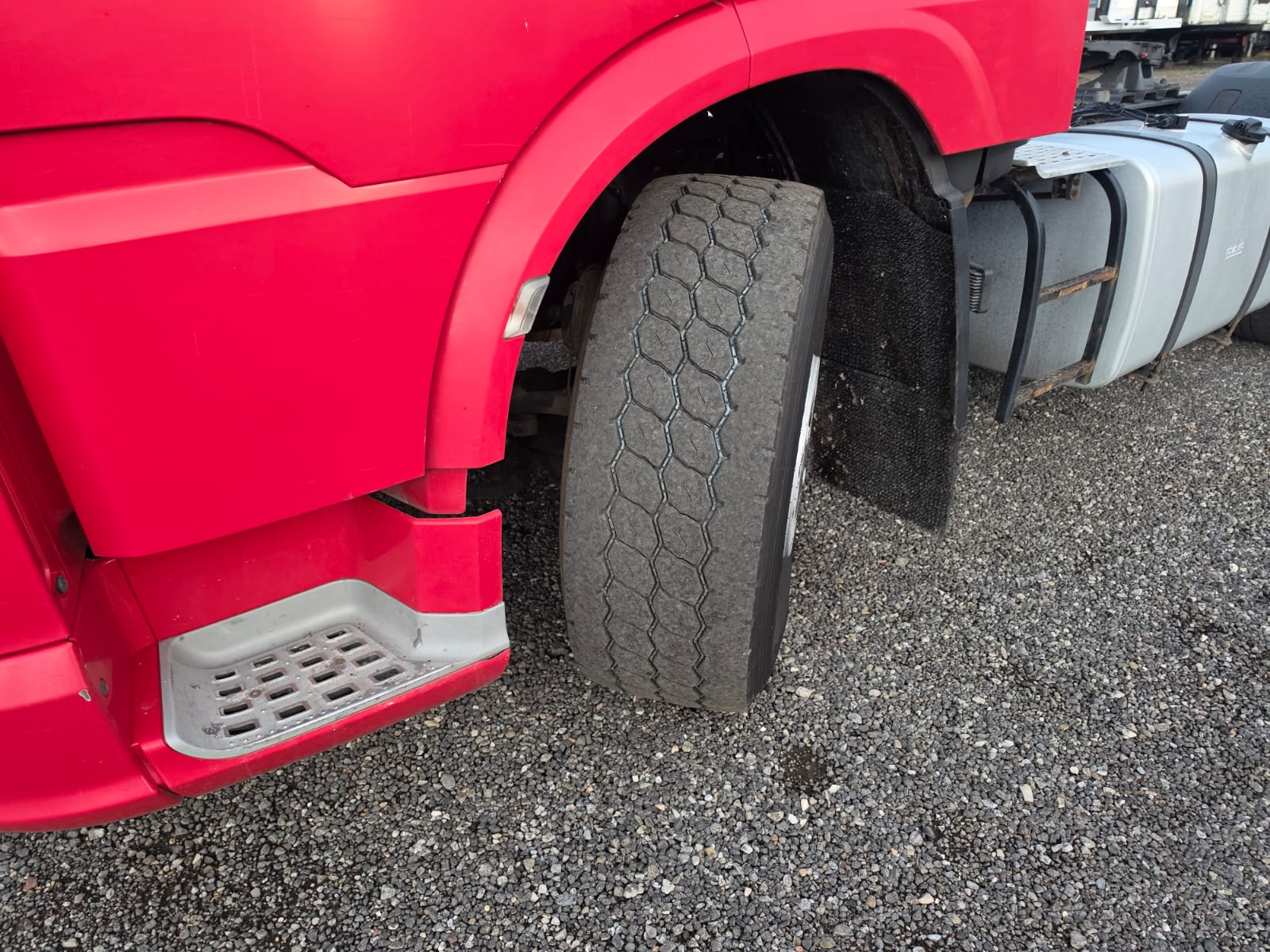 
								TRATTORE STRADALE DAF completo									