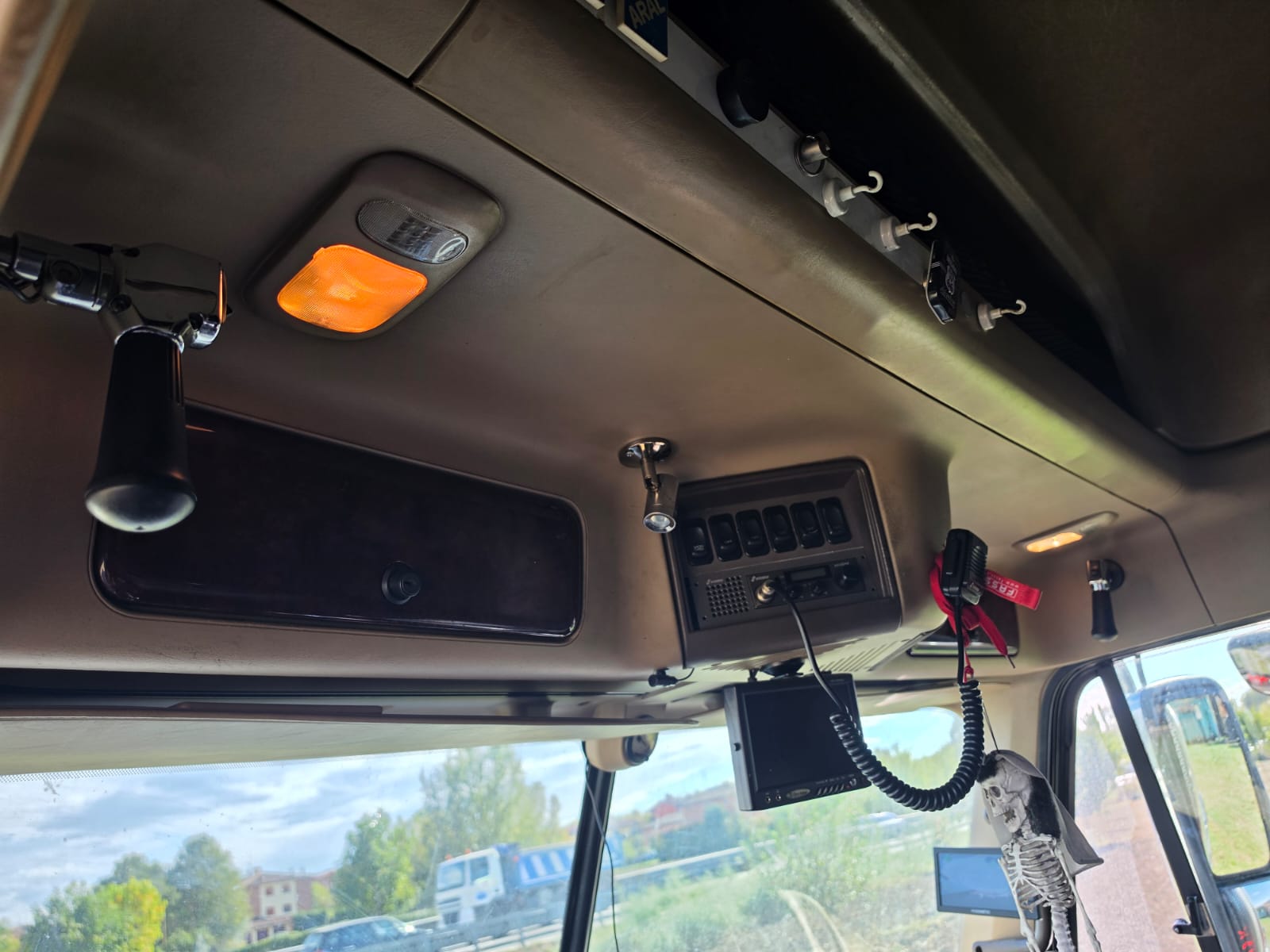 
								TRATTORE STRADALE FREIGHTLINER CORONADO completo									